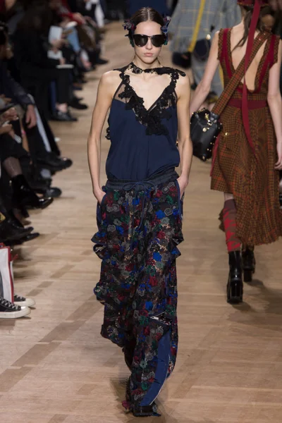 Look 17